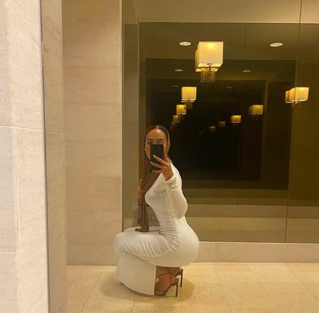 Omaima Benamre free star img