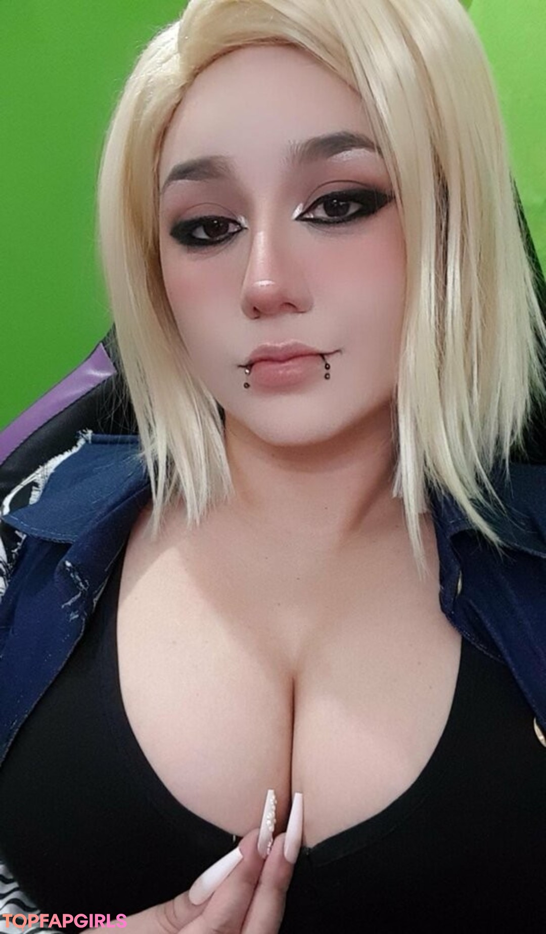 Pekeasmr nude actress image