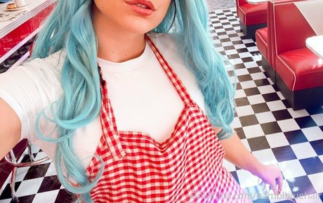 bambibluehair erotic model img