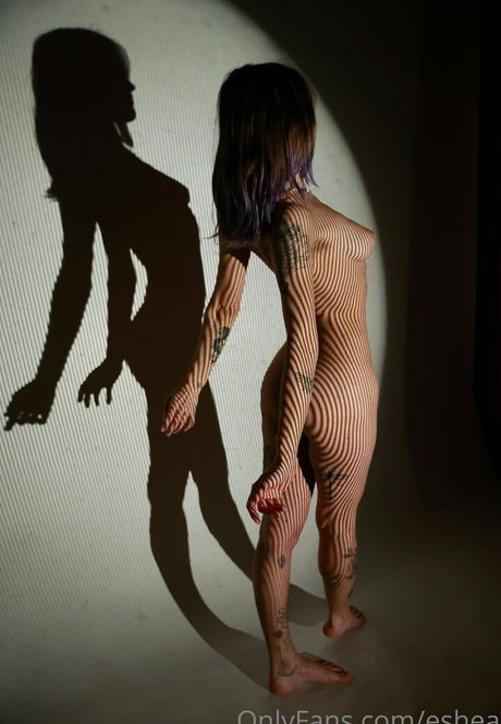 eshea naked actress pics