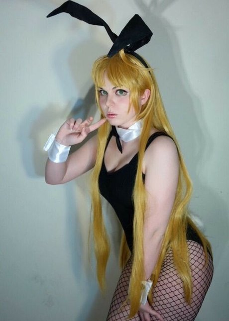 Abi Aikou art star photos