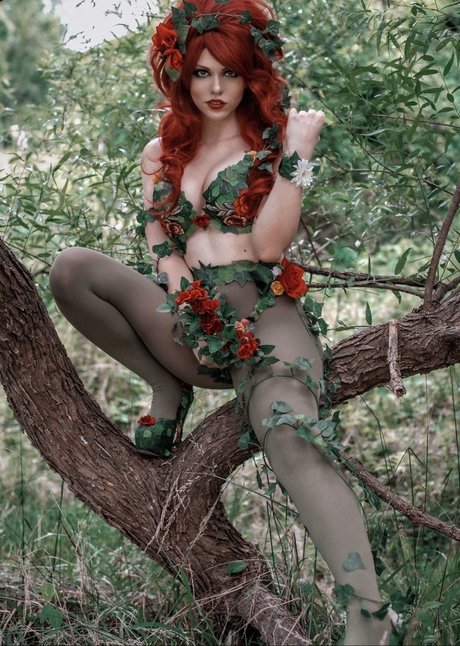 Abi Aikou nude star images