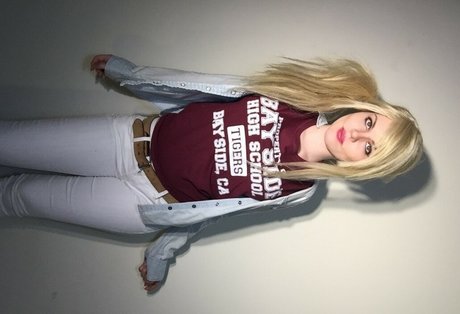 Abi Aikou erotic actress img