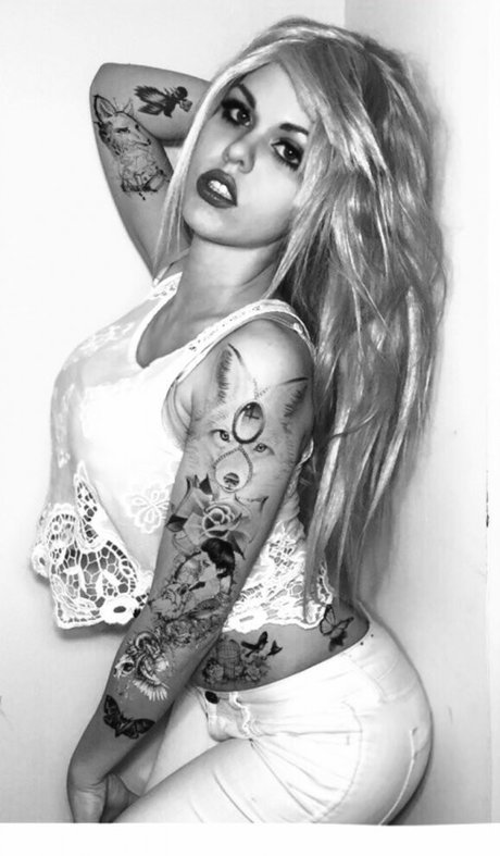 Abi Aikou naked pornstar archive