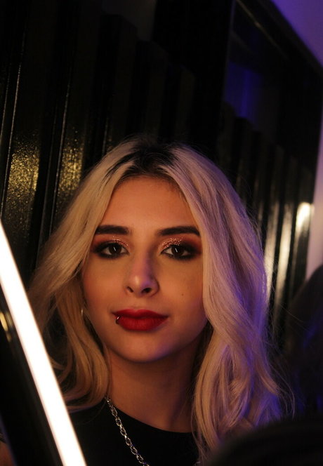 milf strip onlyfans sexy nude picture