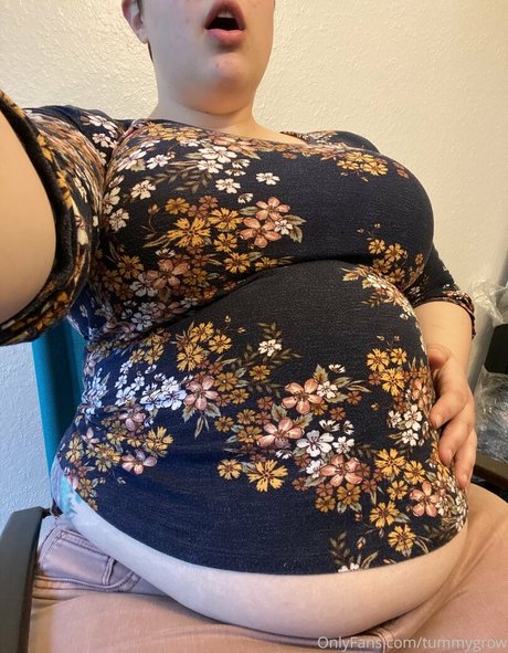 tummygrow model hot images