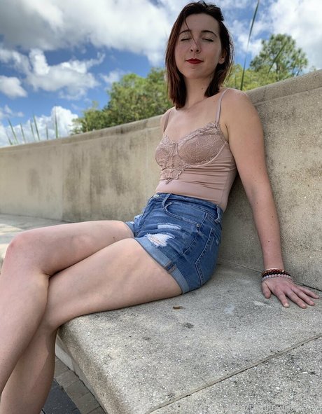 swallowpeaches star nude picture