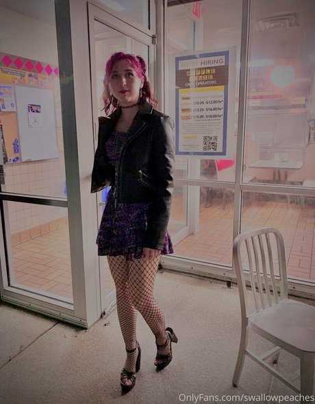 swallowpeaches model pretty photos