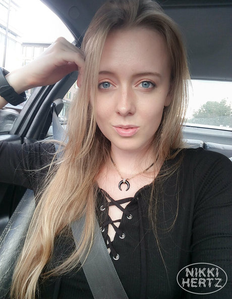 thenikkihertz pornstar sex image