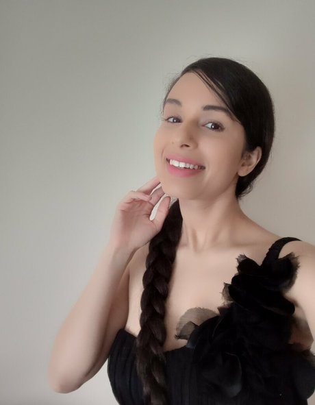 brunette petite onlyfans hot naked pictures