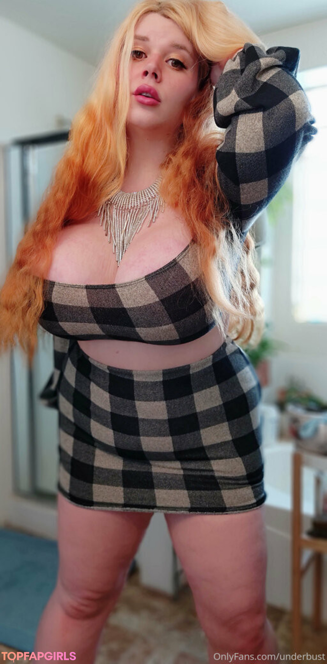 underbust pornstar hot pictures