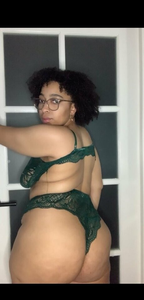 french kiss beautiful pornstar img