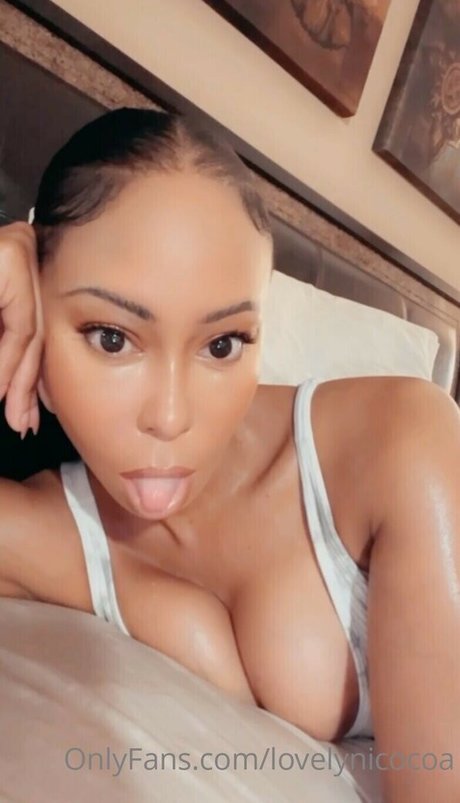 Lovelynicocoa naked star picture