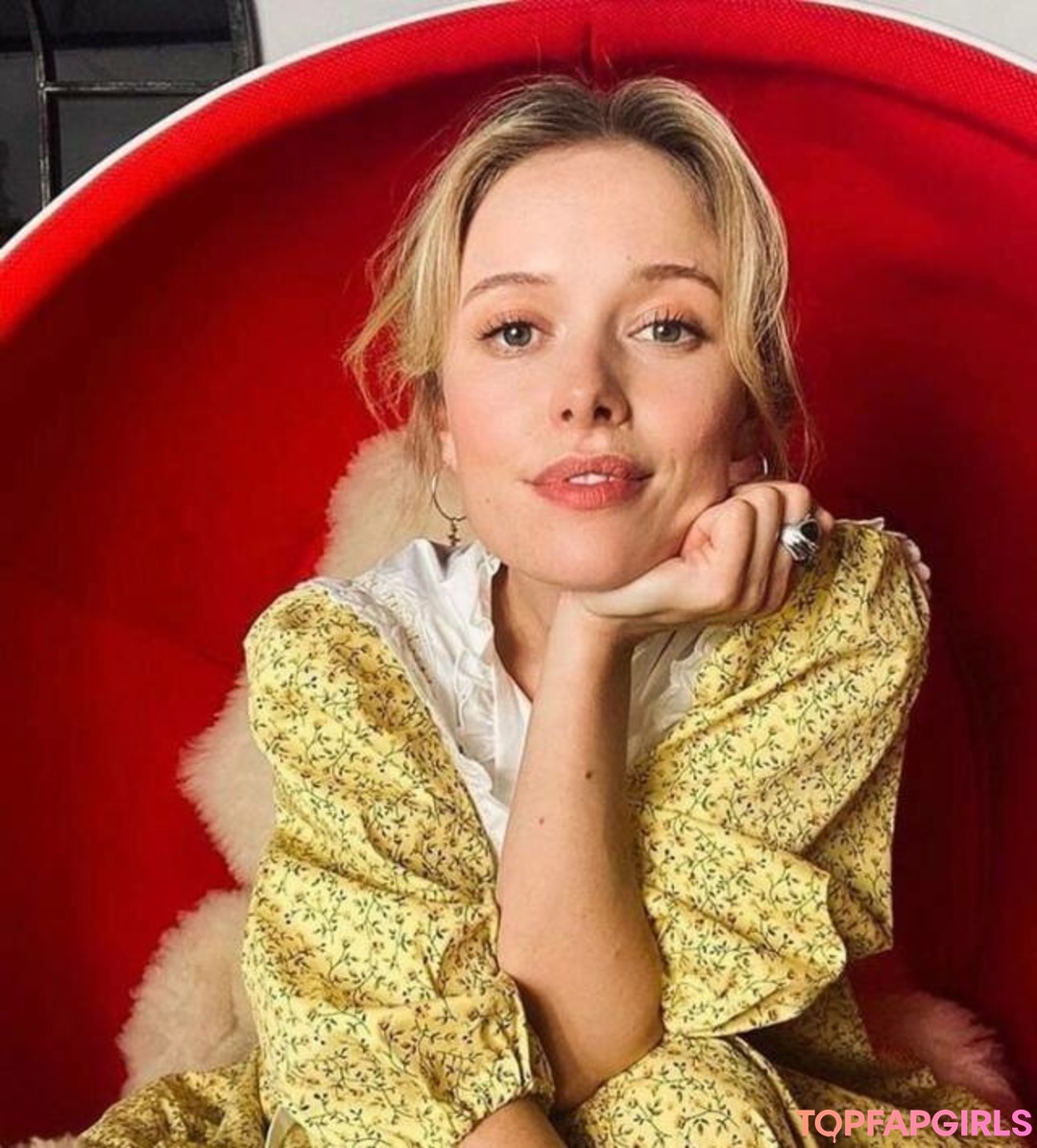 Amelia Eve star perfect image