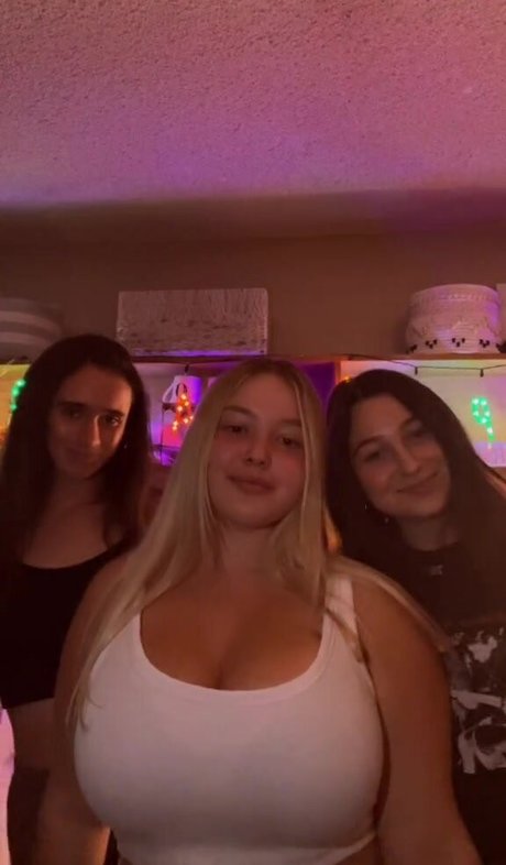 brunette petite onlyfans art nude img