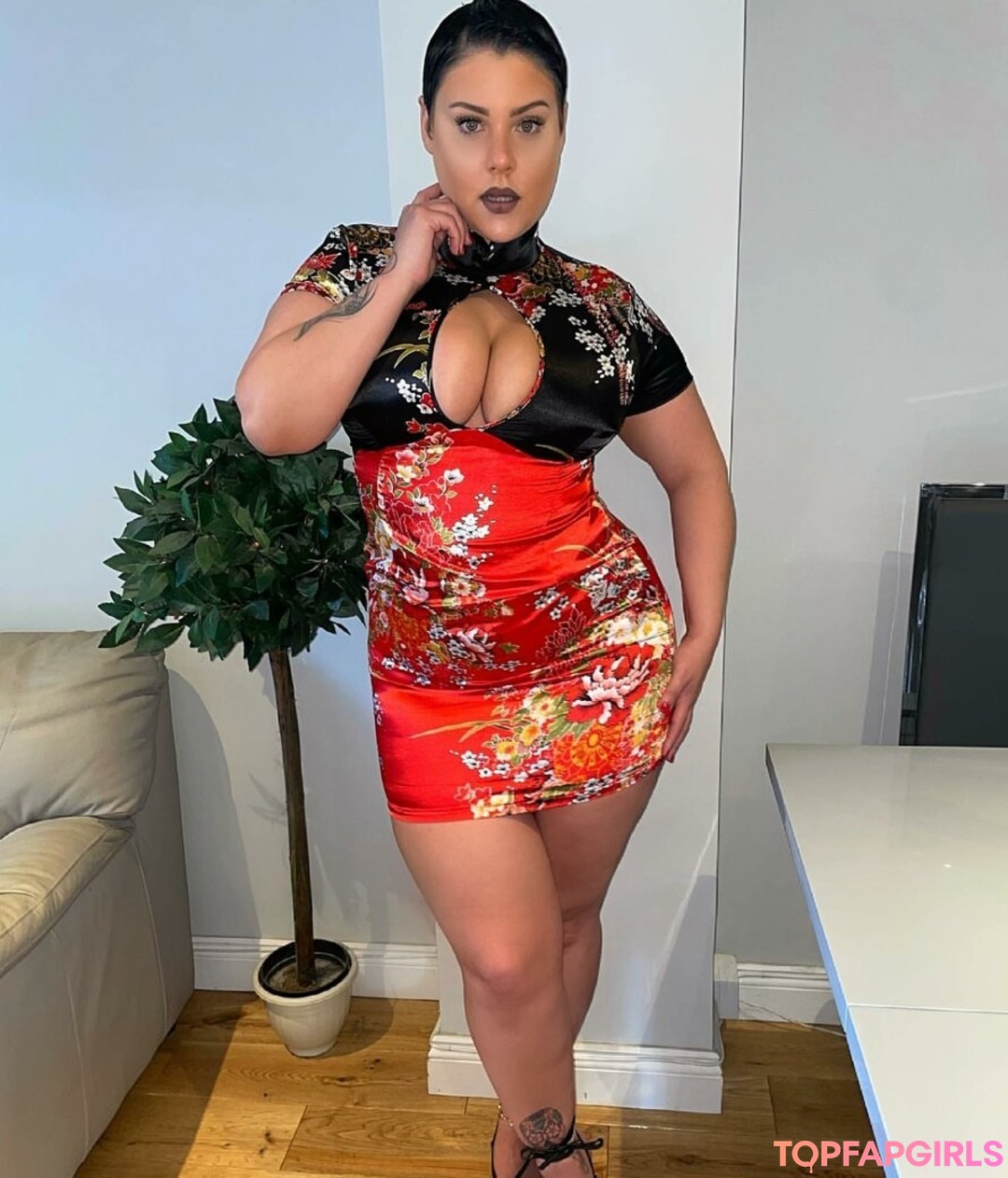 swimming pool onlyfans pornos image