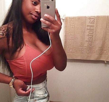 Itstaviaa model erotic img