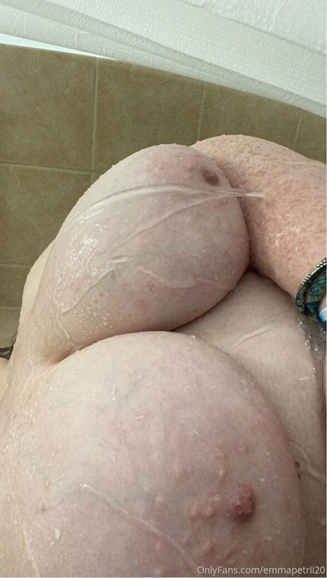 emmapetrii20 sexy star image