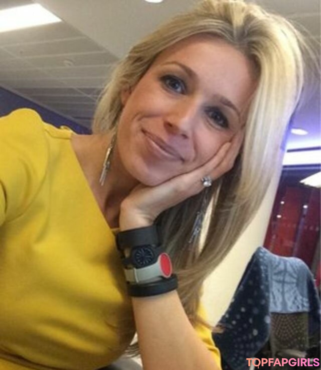 Lara Lewington model pornographic pics