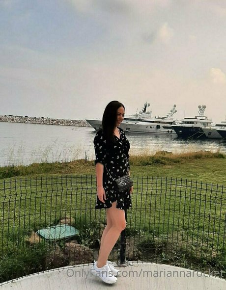 mariannarocket star erotic photo