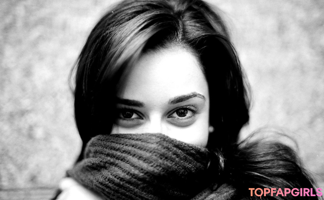 Amina Khalil best model photo