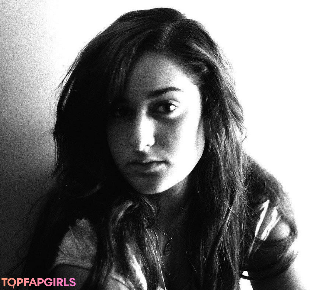 Amina Khalil model exclusive images