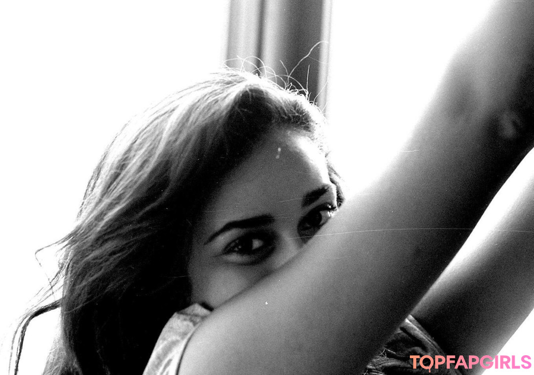 Amina Khalil art star pictures