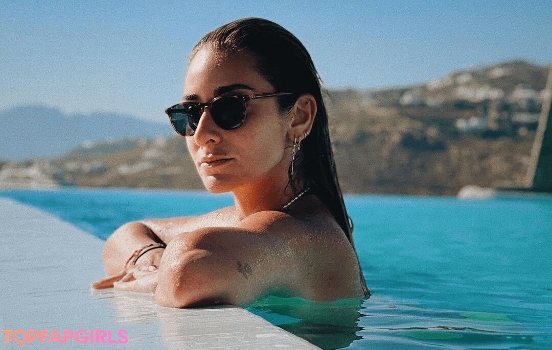 Amina Khalil pretty actress photo