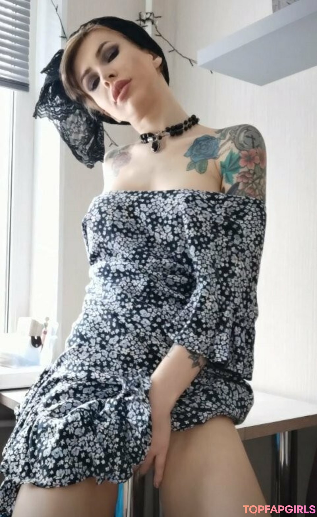 elenahug adult star img