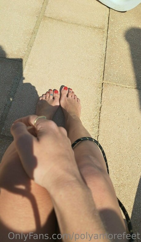 polyamorefeet model nude image