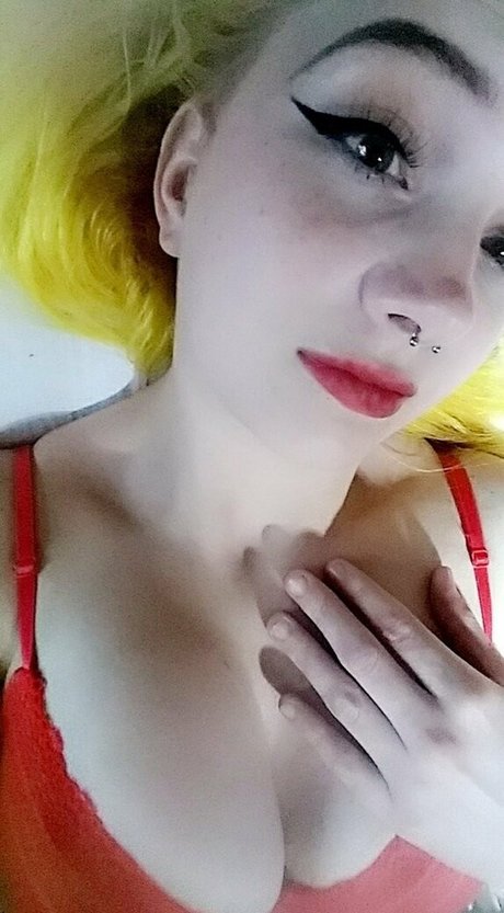 busty teen onlyfans free naked pic