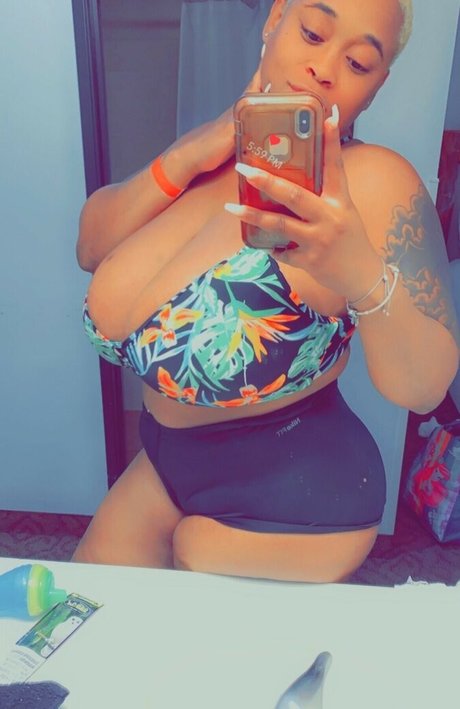 ChellMzDonald star hot pictures