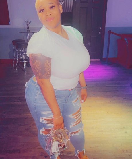 ChellMzDonald model nice photos