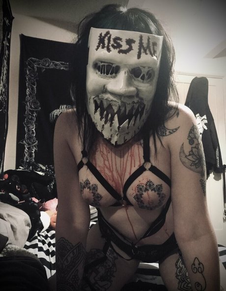 diilestrange pornstar nude pictures