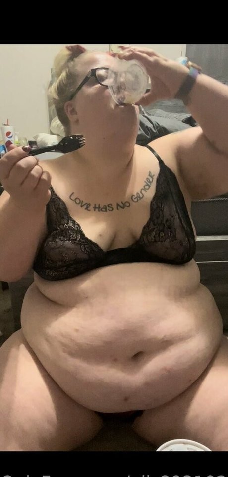 ali 893102 star nudes pictures