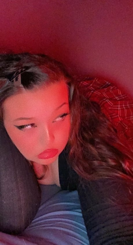 booouwu model naked pic