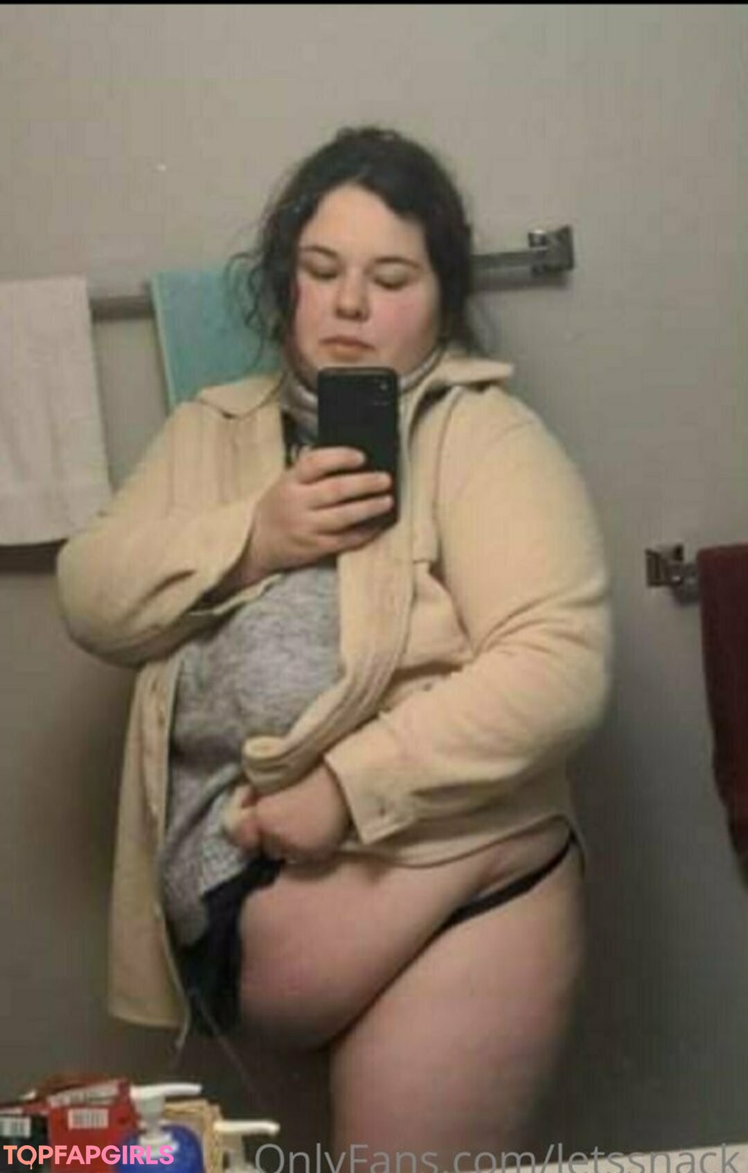 letssnack model hot pictures
