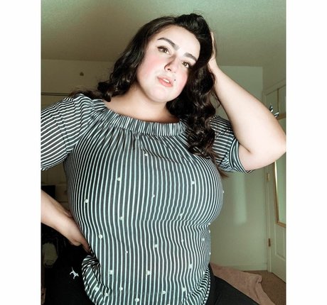 Jazminealeahh star nude picture