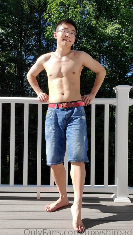 foxyshiroad nude model pic