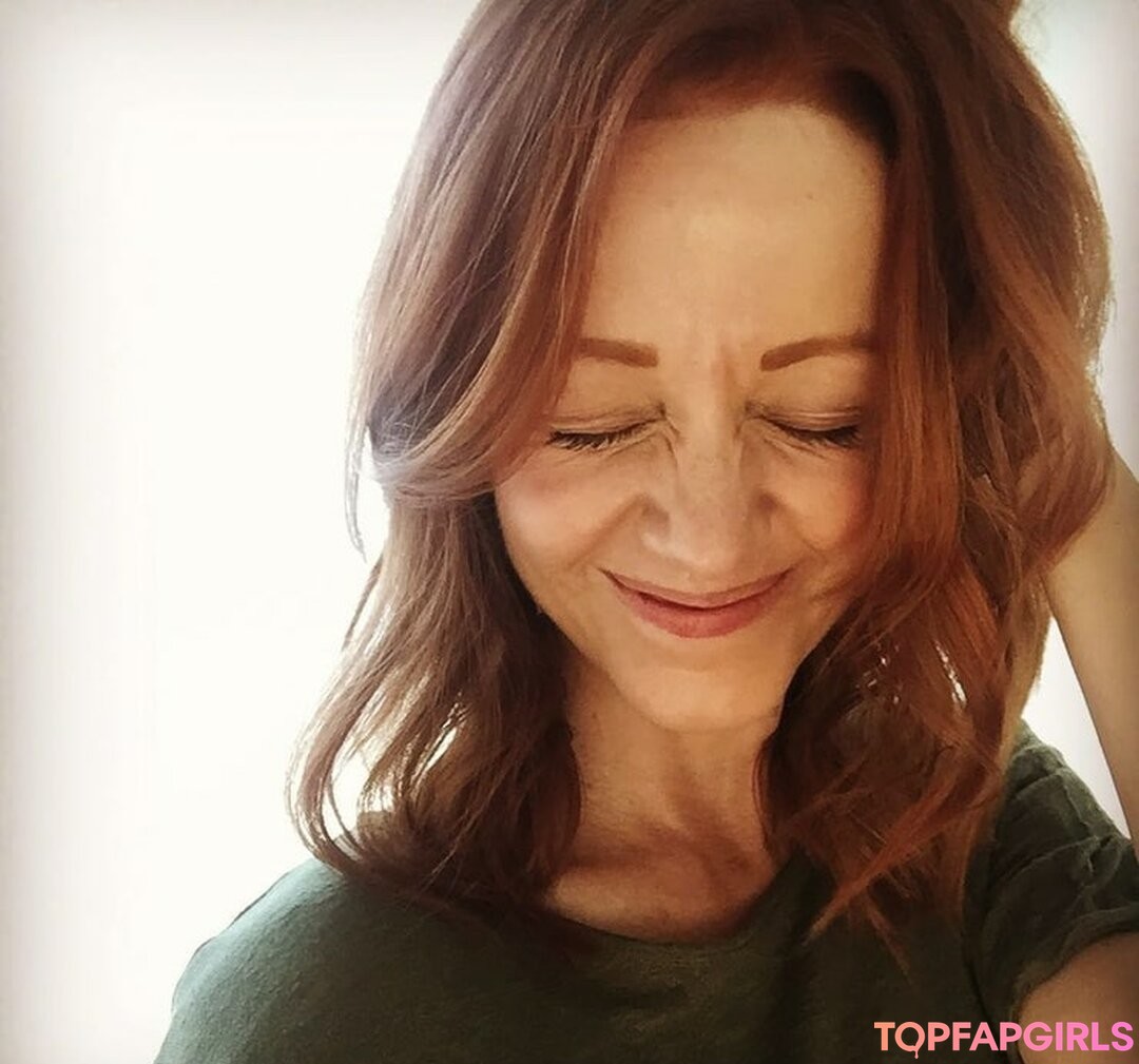 Lindy Booth nice star image