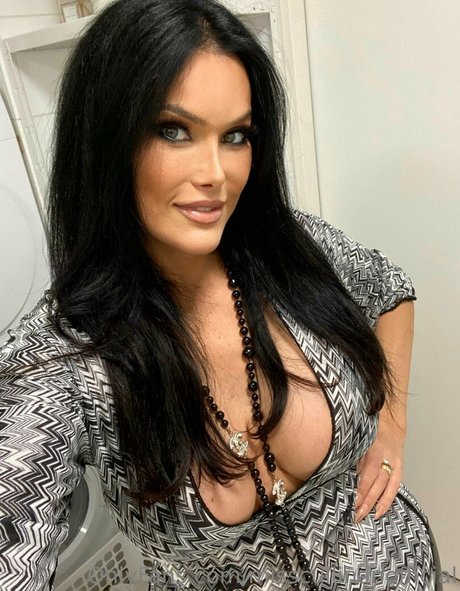 misscullinanofficial high quality pornstar img