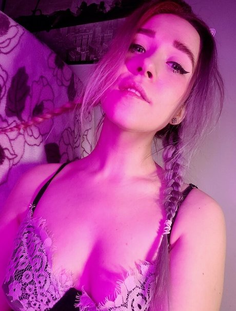 enicat exclusive model picture