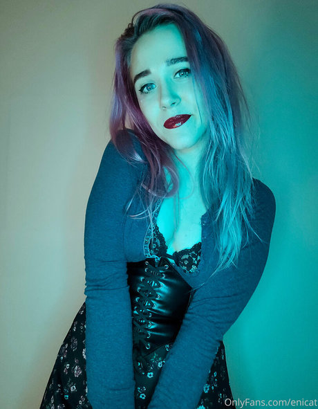 enicat pretty pornstar pictures