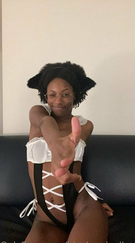 blackandyellownsfw model art img