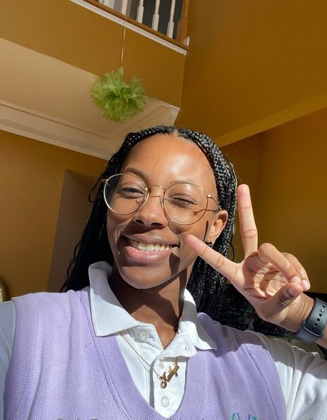 blackandyellownsfw hot actress pictures