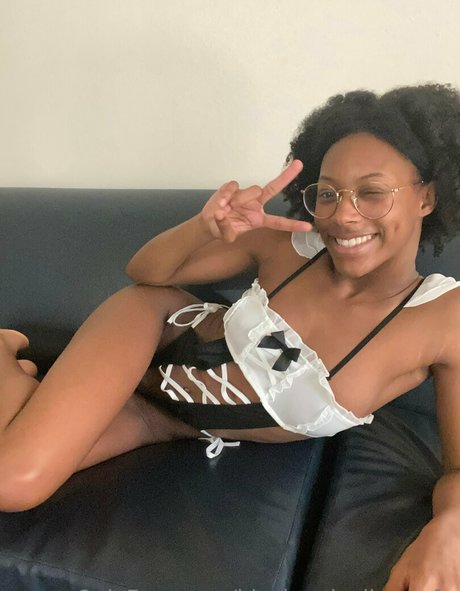 blackandyellownsfw model nudes pictures