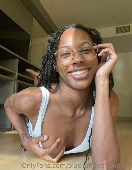 blackandyellownsfw pretty star photos