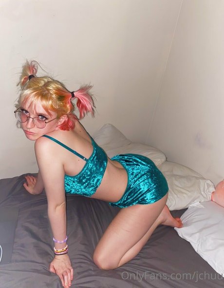 jchuu naked actress pictures