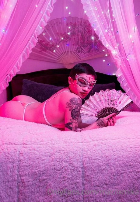 curvy lesbian onlyfans porn pic