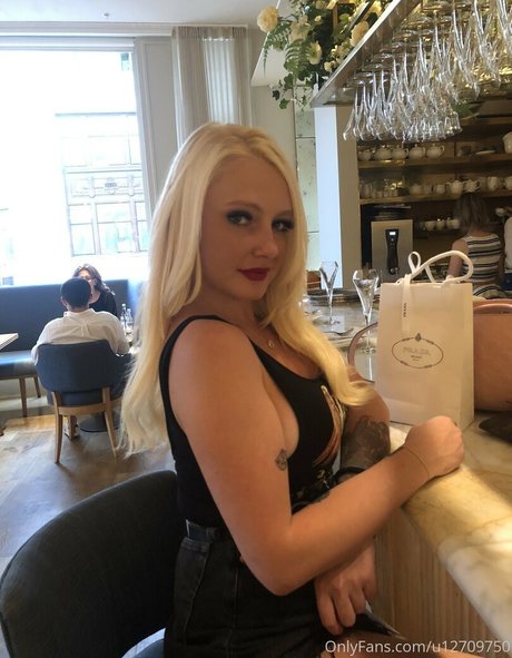 loumonrow pornstar img